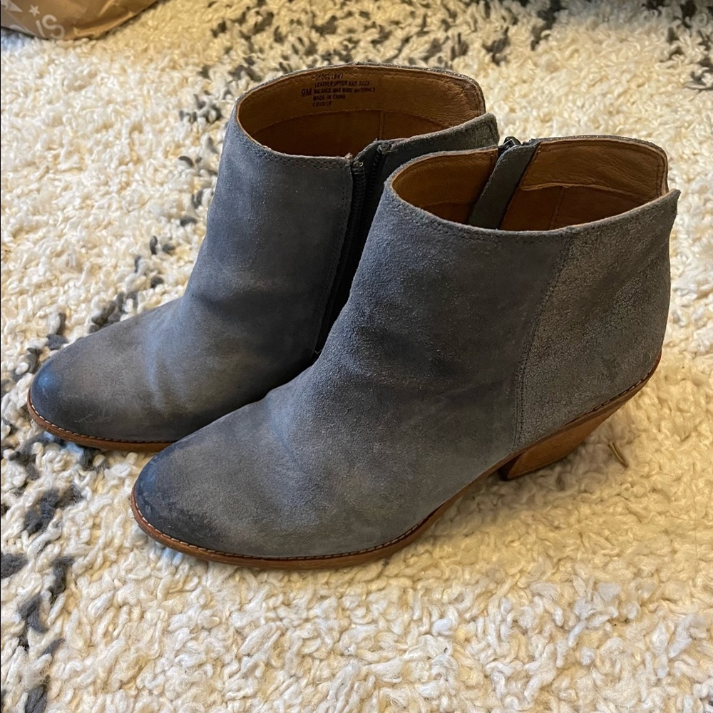 Women’s Grey Suede Block Heel Ankle Boots - Stylish Everyday Bootie - Picture 2 of 5